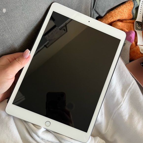 iPad 7th generation - Picture 1 of 1